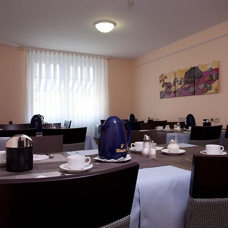 Akzent Hotel Torgauer Hof Зіндельфінген Екстер'єр фото