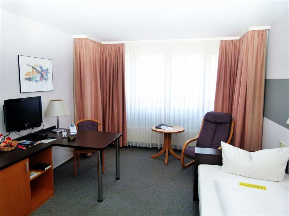 Akzent Hotel Torgauer Hof Зіндельфінген Екстер'єр фото