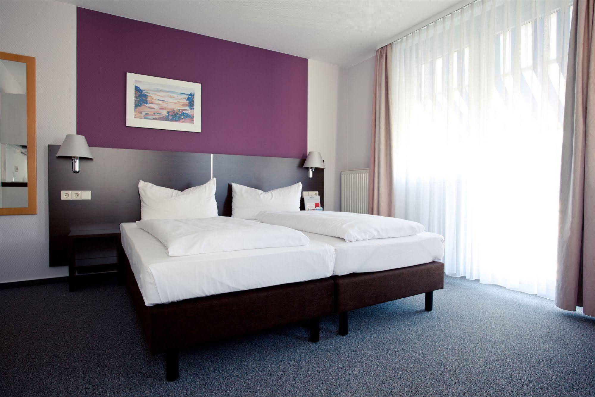 Akzent Hotel Torgauer Hof Зіндельфінген Екстер'єр фото