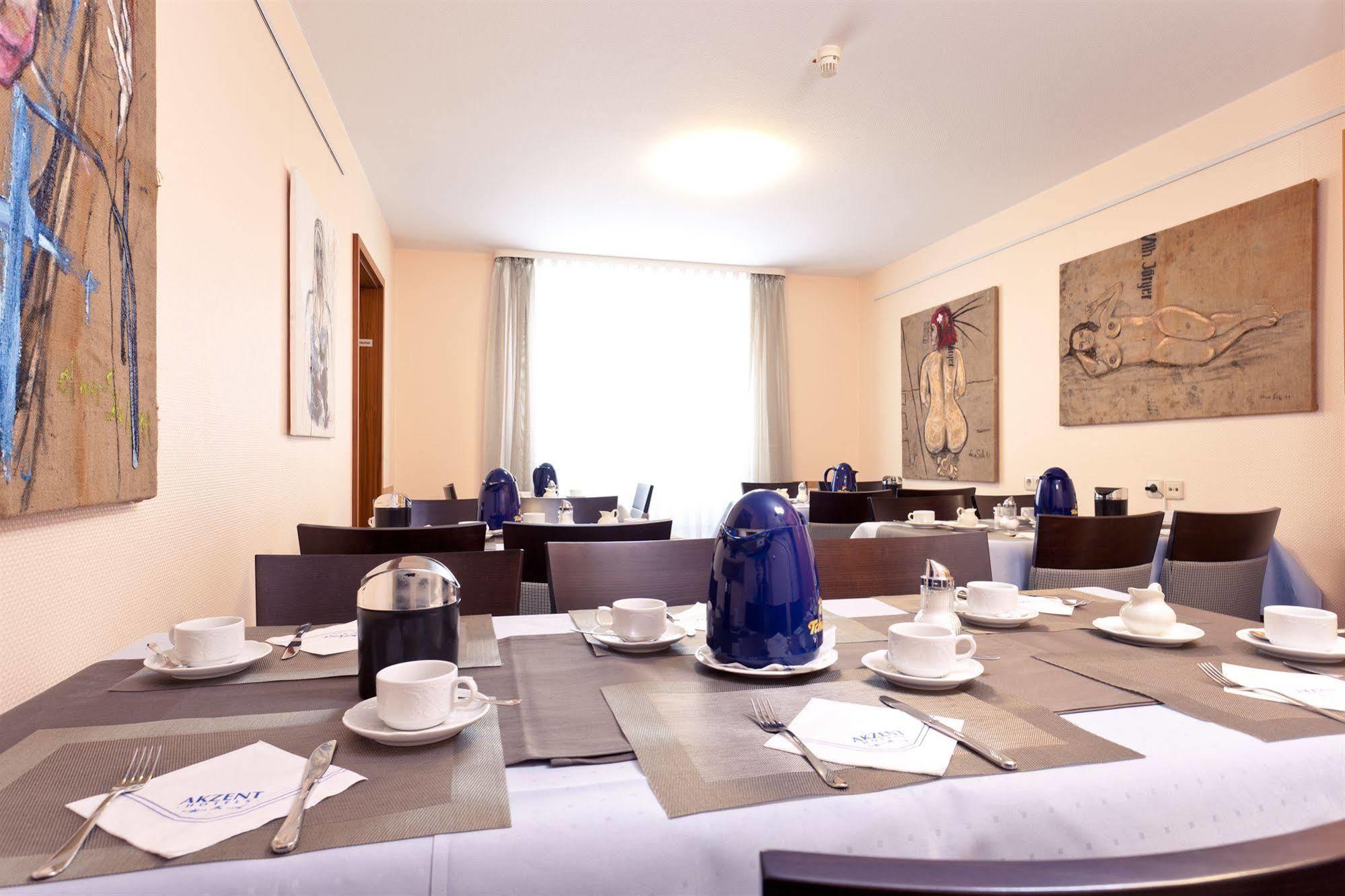 Akzent Hotel Torgauer Hof Зіндельфінген Екстер'єр фото