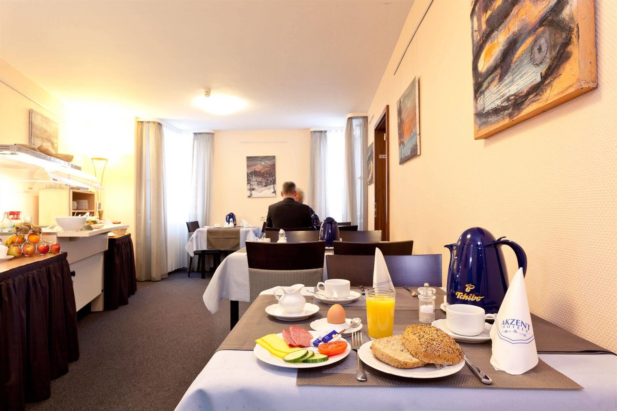 Akzent Hotel Torgauer Hof Зіндельфінген Екстер'єр фото