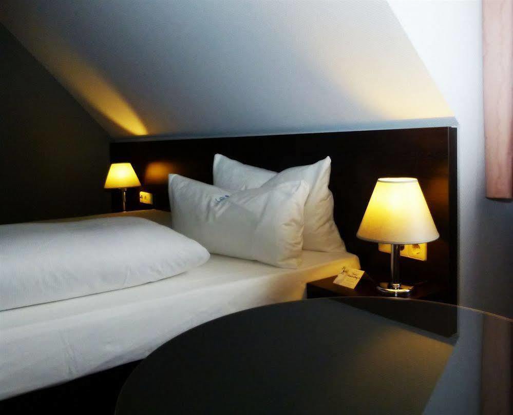 Akzent Hotel Torgauer Hof Зіндельфінген Екстер'єр фото