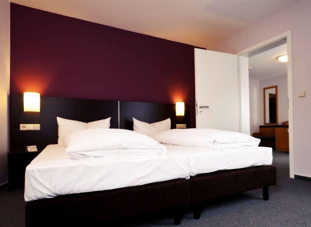 Akzent Hotel Torgauer Hof Зіндельфінген Екстер'єр фото